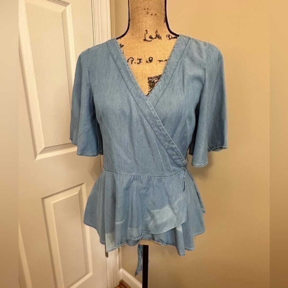 Loft crossbody short sleeve flowy top size small